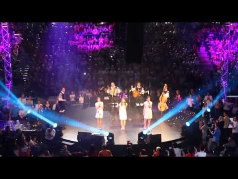 Chinese girls singing
