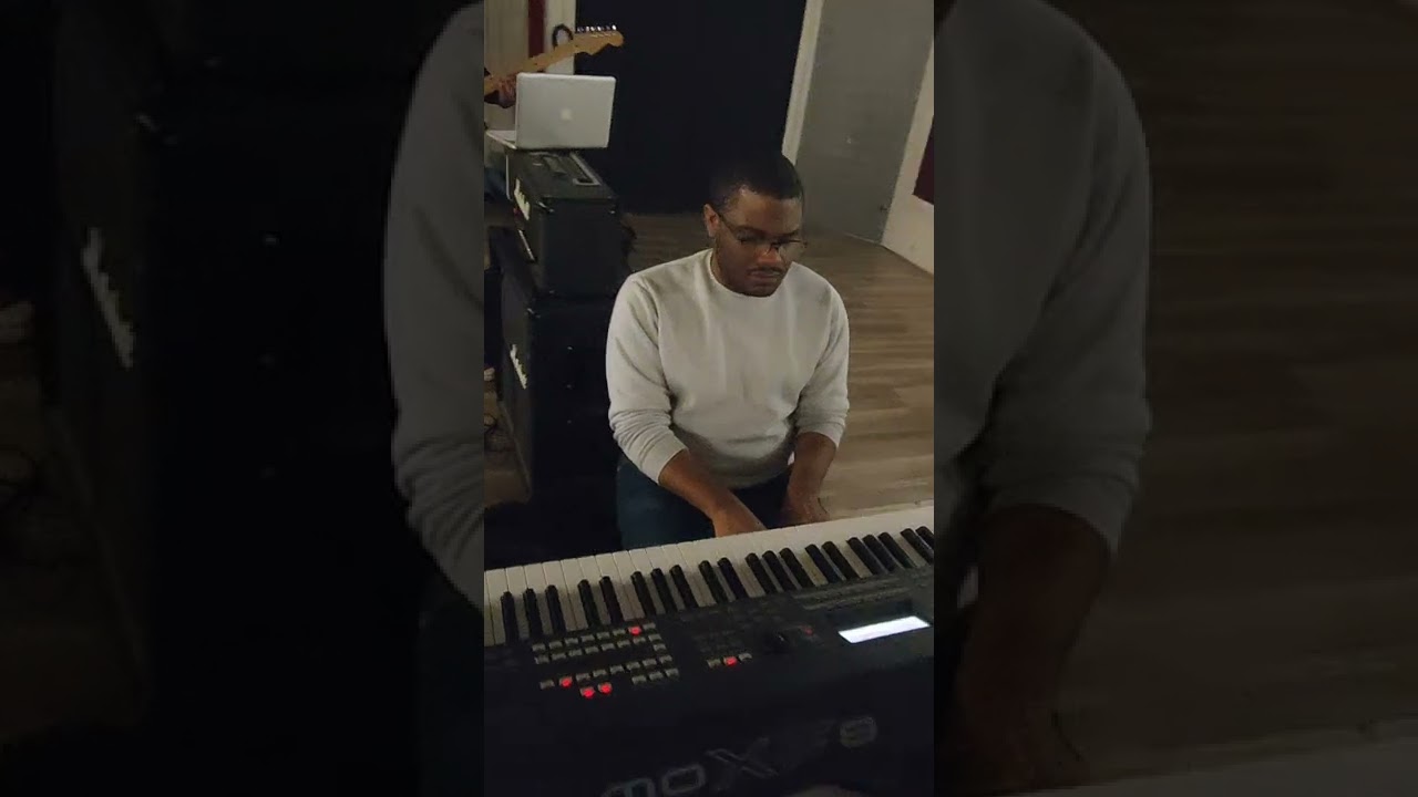 À qui vais-je aller (Is there any way) par Sounds Of Victory