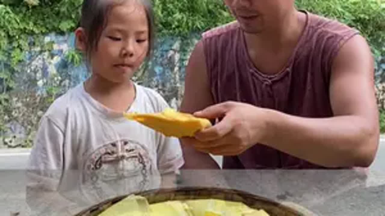 农村苞谷粑粑 每年都必做的农村美食……苞谷粑粑抖音美好食光 乡村生活家 美食家的朋友圈省饭课代表结集了