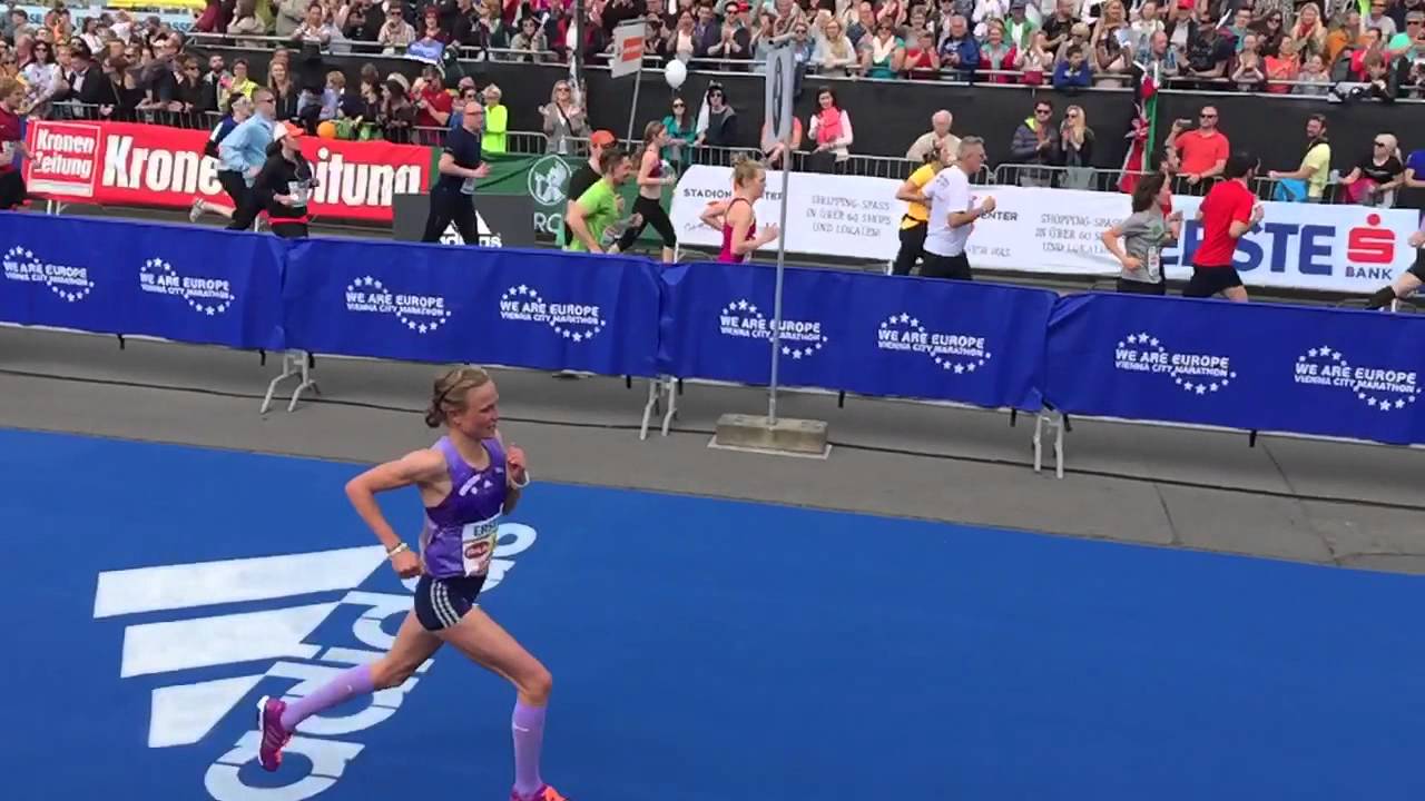 Zieleinlauf Anna Hahner Vienna City Marathon 2015