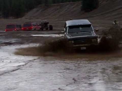 1989 Ford Bronco Mud Bogging in Riverside State Park ...