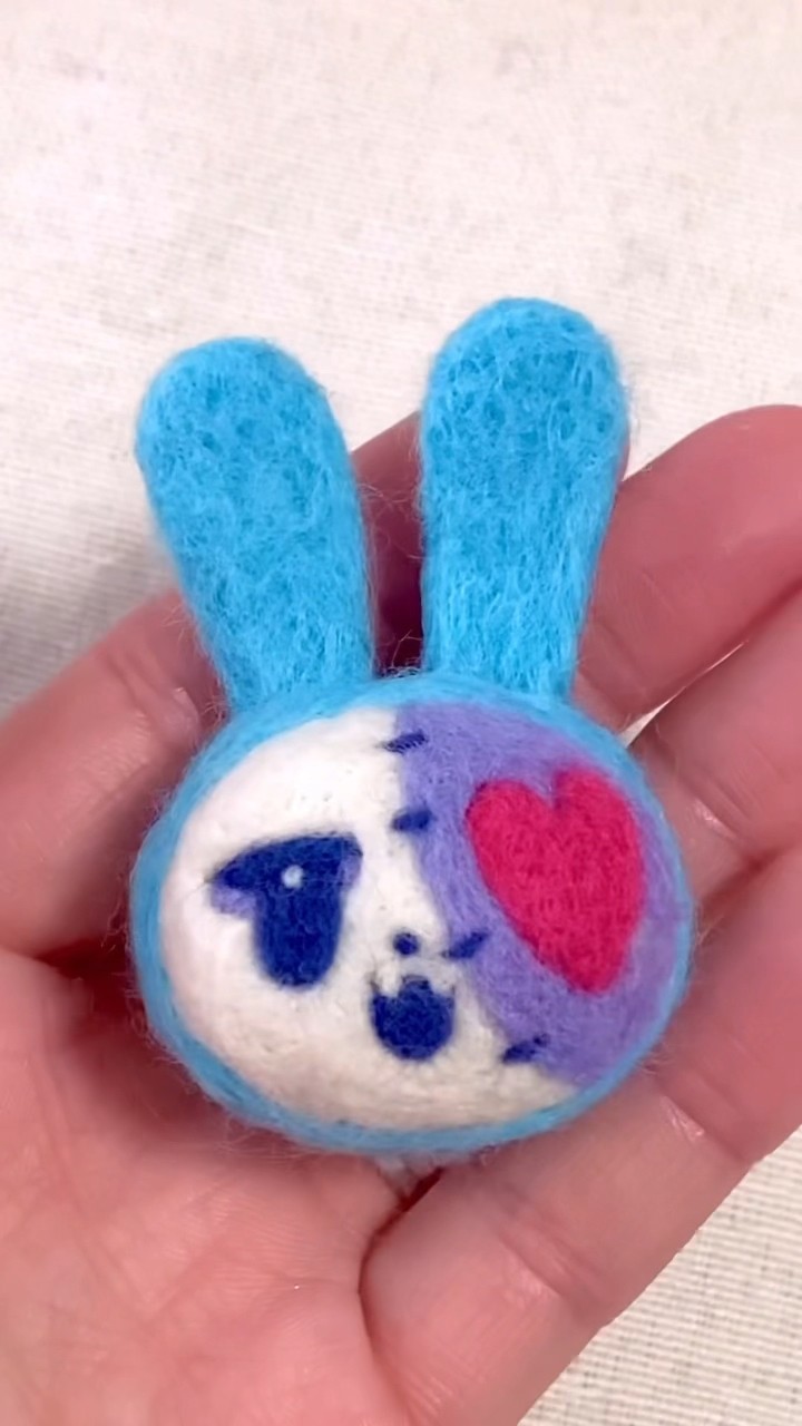 lily ribbon 作家 羊毛フェルト テディベア ハンドメンド ぬいぐるみ 手刺繍のテディベア 作りました 【teddybear embroidery rose