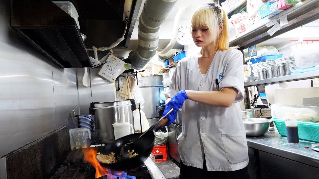 チャーハン鍋振りギャルの焼めしラッシュ！ガッツリ男飯食堂の夜に密着丨Egg Fried Rice-Wok Skills In Japan