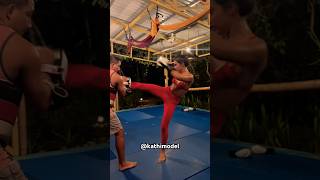 Training 🥊 #Muaythai #Boxing #Powerwoman #Bts #Kick