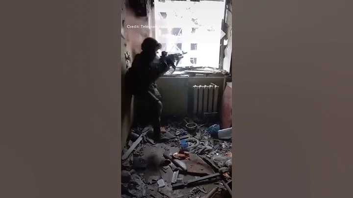 Ukrainian soldier narrowly avoids flying bullet - DayDayNews