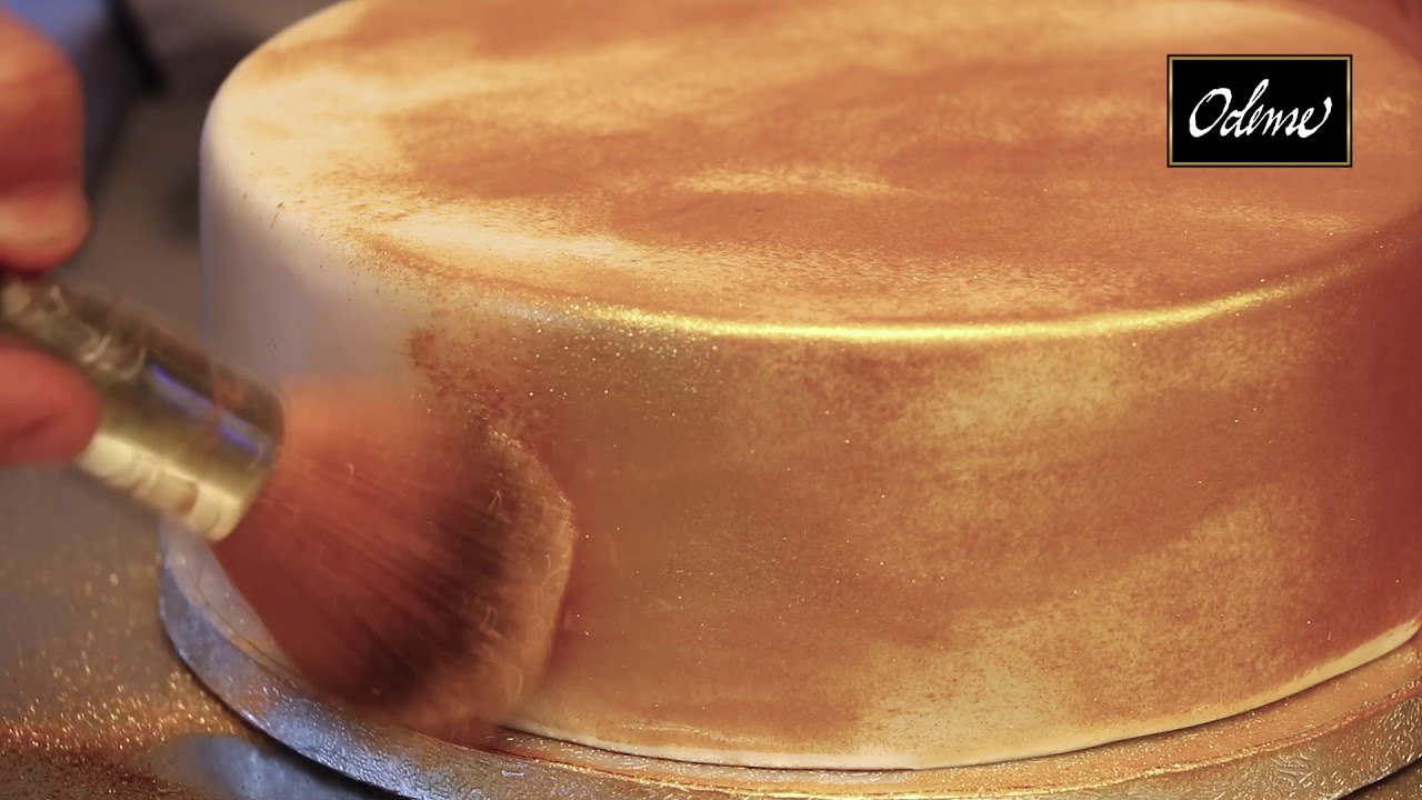 Smuk og unik bryllupskage med guldstøv