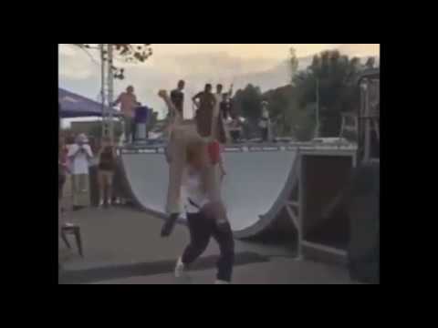 Skateboard fails and bails