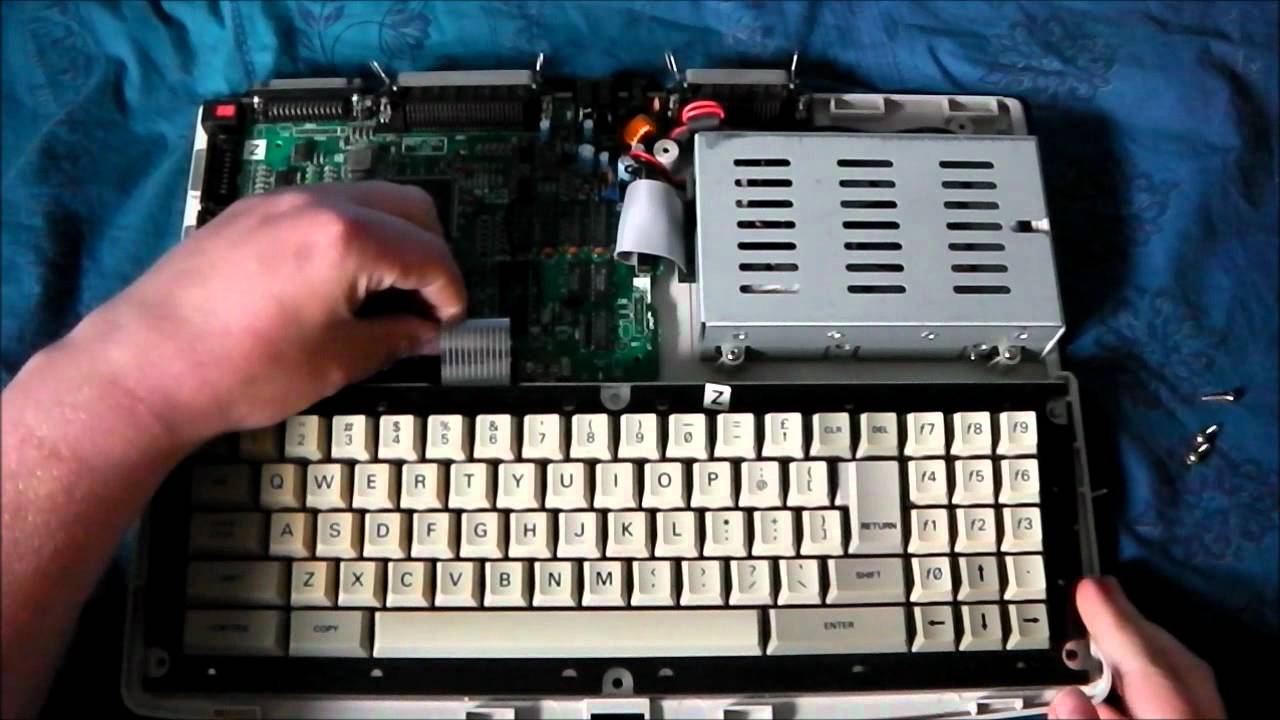 Amstrad 6128 plus Teardown
