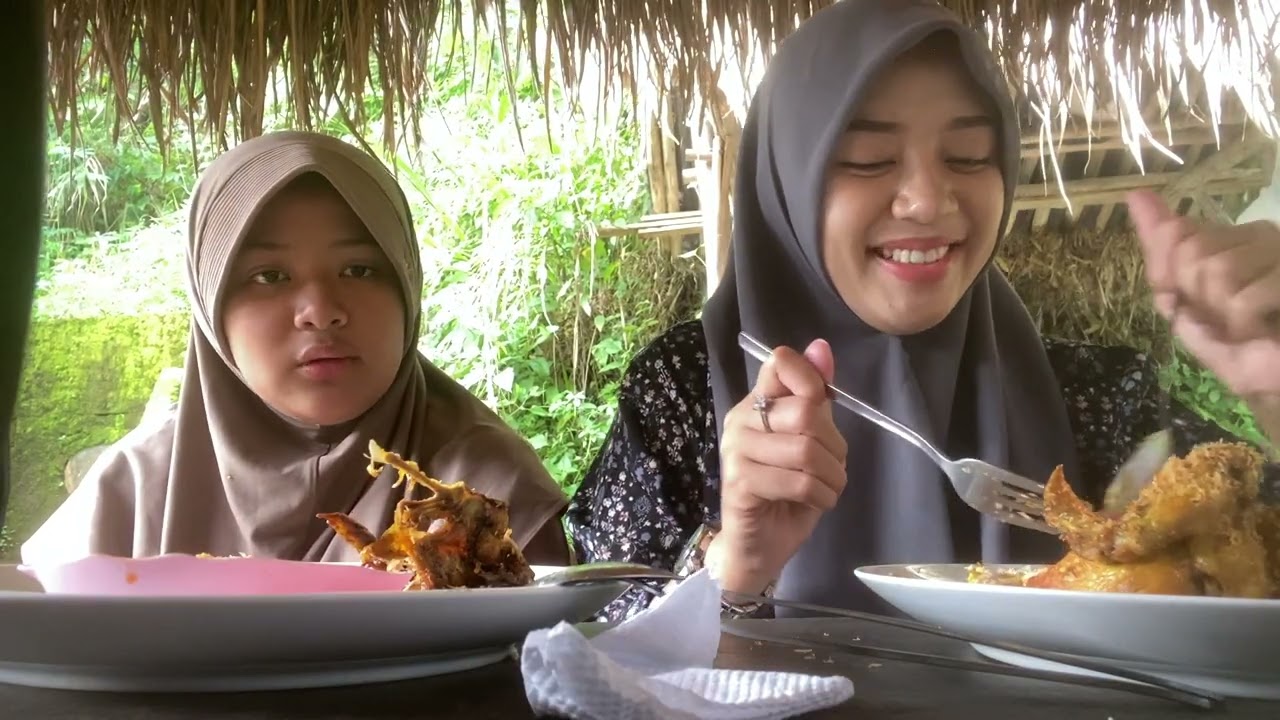 mam with bontot at kopi tepian sentul