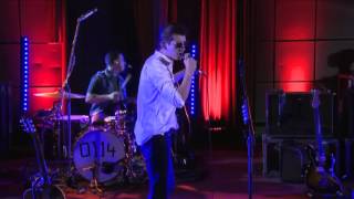 Video voorbeeld van "Arctic Monkeys - Hold On, We're Going Home (BBC Radio 1 Live Lounge)"