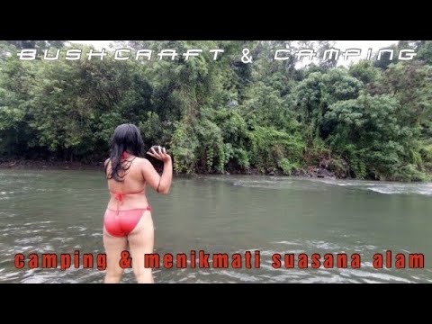 OFF GIRD LIVING - camping in heavy rain/ bathing alone in the stream - solo bushcraft and camping