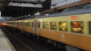 EMU300樹林通過