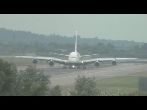airbus a220 Heathrow Airport EGLL British Airways A380 Crosswind Landing