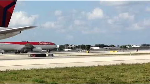 Avianca A330-200 takeoff FLL-BOG