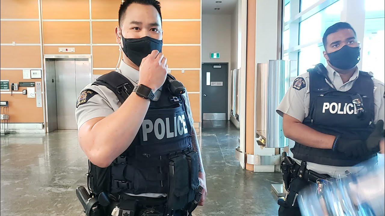 YVR security calls police to remove customer with a mask exmption
