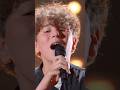 Niccolò si esibisce sul palco di #thevoicekidsit con “Passerà” di @AleandroBaldi-2.0