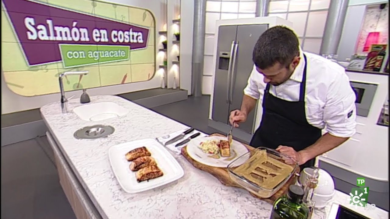 Cómetelo | Salmón en costra con aguacate