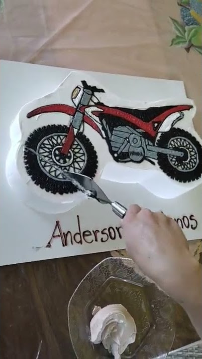 Bolo de moto: 50 decorações e 4 tutoriais para dar um grau