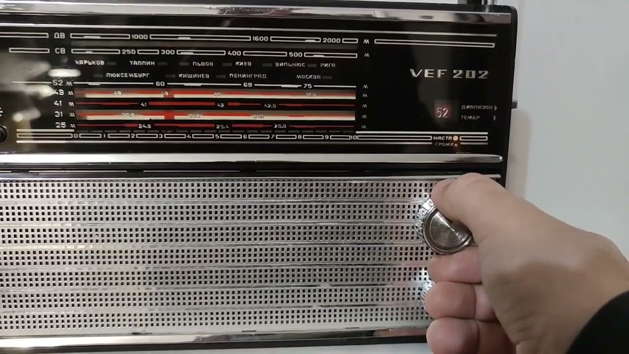 ВЭФ-202. Перестройка планки 52м на 3 мгц. Тест. - YouTube