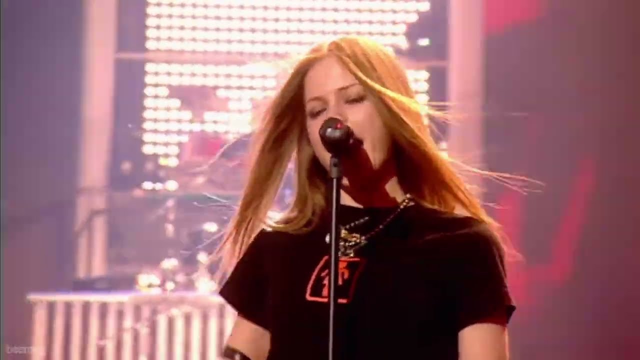 Avril Lavigne - Sk8er Boi (Live 2003) Full HD - YouTube