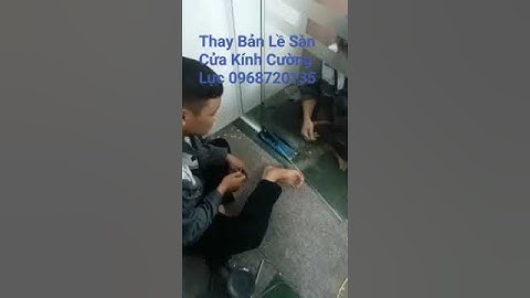 Thay Bản Lề Sàn Cửa Kính Cường Lực #cuakinh #vachkinh #kinhtasona #shorts
