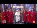 Crozza-Papa Francesco monta la Porta Santa speciale