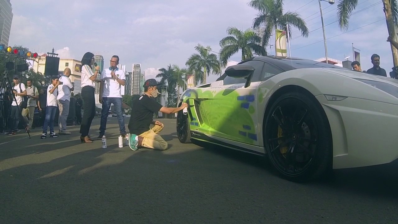 Zany13 x Klifer Painting on Lamborghini