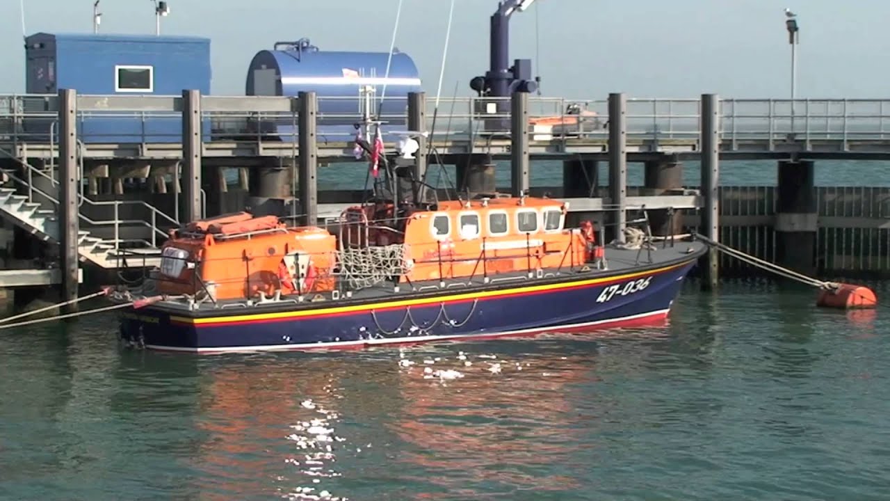 Walton on the Naze, Essex 2009 YouTube