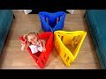 Alice pretend builds playhouse for dolls and soft toys / Learn color song