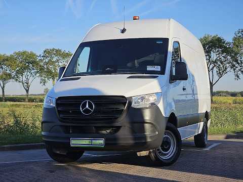 Film: Mercedes-Benz SPRINTER 311 L2H2 MBUX10  RWD — 2024 — prezentacja pojazdu
