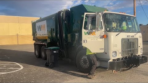 Waste managements refurbished 2009 dual axle autocar￼ WX Amrep HX-450￼ ASL.