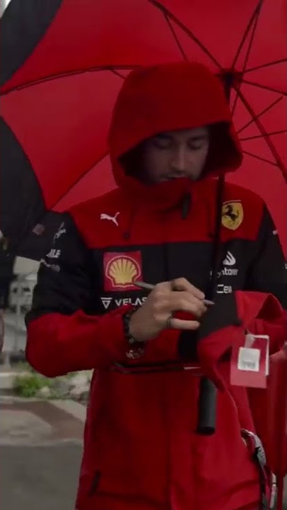 Signing in the rain ☔️ #shorts
