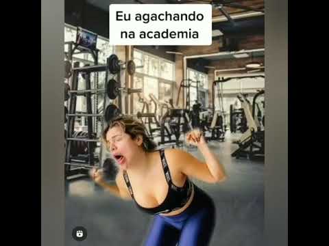 Eu agachando na academia Gessicakayane