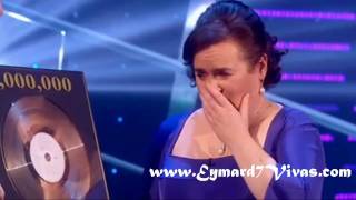 Video voorbeeld van "Susan Boyle llora al recibir triple disco de platino"