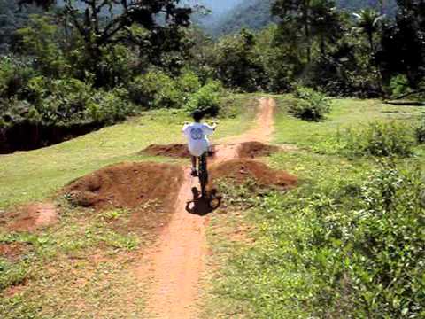 Bike na pista de cross - YouTube