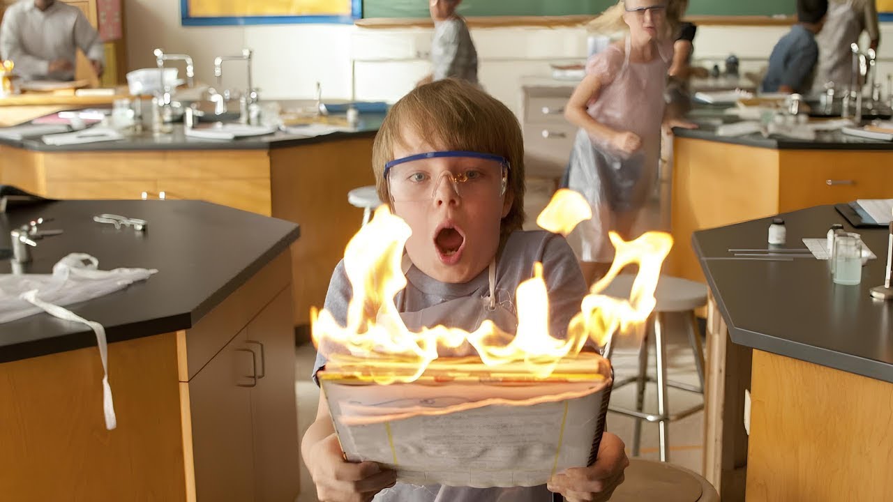 Junge wünscht sich zum Geburtstag ALLES GLÜCK - aber weiß nicht, was er seiner Familie antut