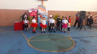 Presentación de los estudiantes de 1° sobre el Día del Maestro