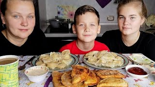 картинка: Мукбанг Чебуреки и пельмени /Самолепные пельмени и чебуреки с мясом, капустой /Вопрос-Ответ俄罗斯gedza