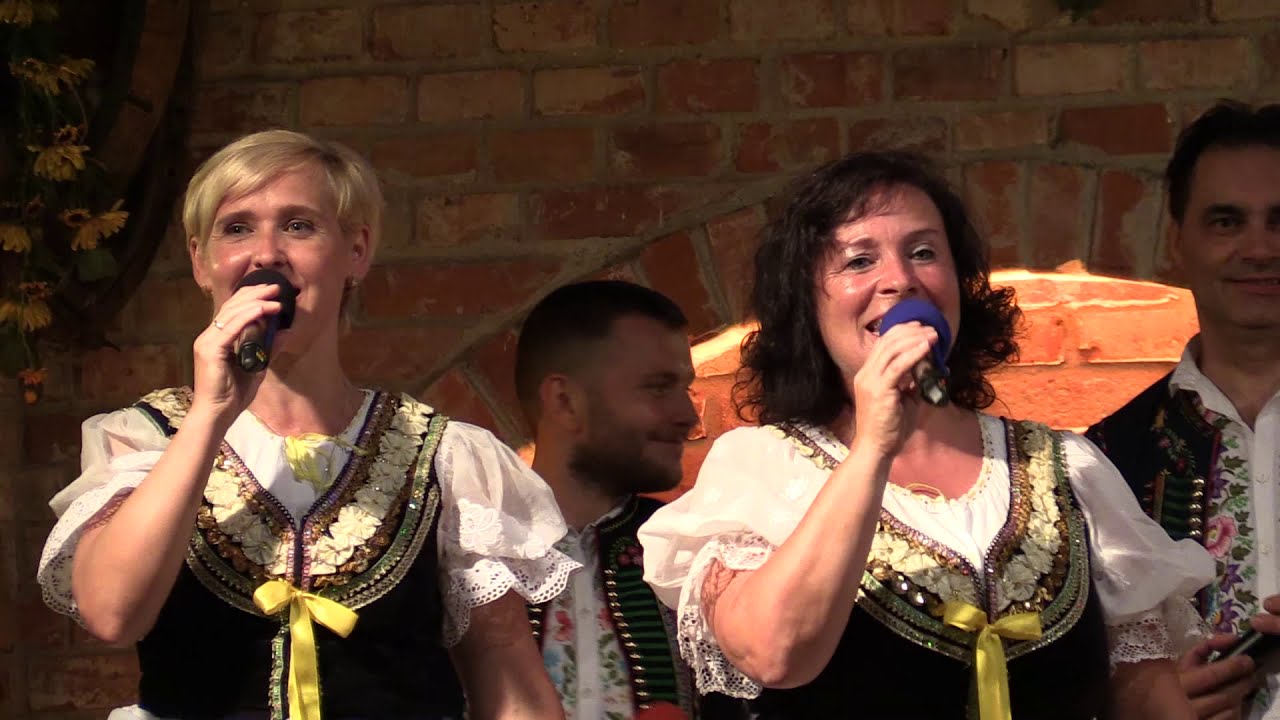 Dechová hudba Túfaranka má šíkovné zpěvulenky...ale aj šohajů při zpěvu