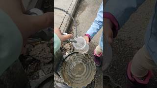 Umay Çeşmeden Su Doldurdu