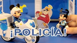 ¡El ladrón más famoso del mundo está detenido en la ESTACIÓN DE POLICÍA DE MICKEY!