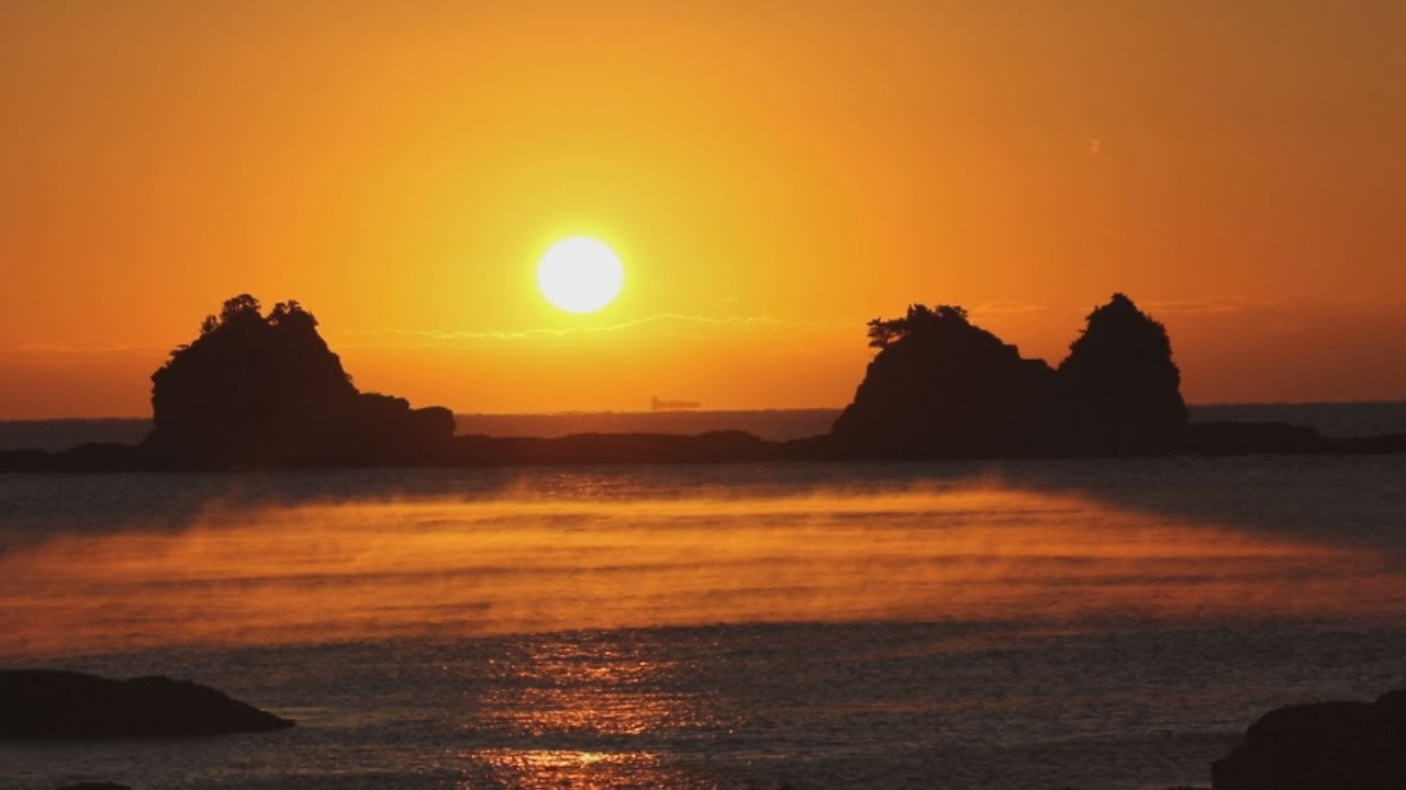 幻想的な「海霧」発生 和歌山・串本、冬の風物詩 - YouTube
