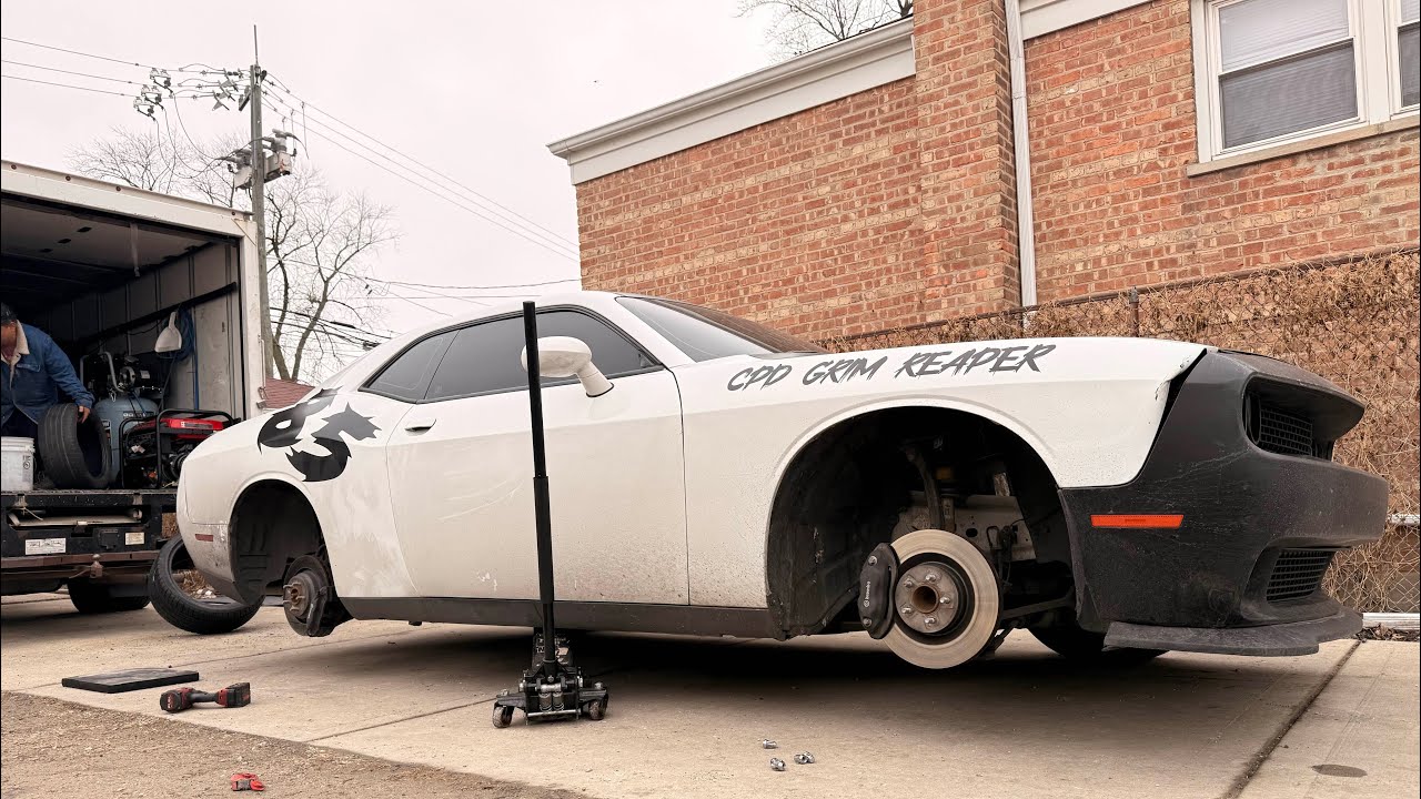 Installing new accessories + POV in Chicago in my Srt 392 hellcat - YouTube