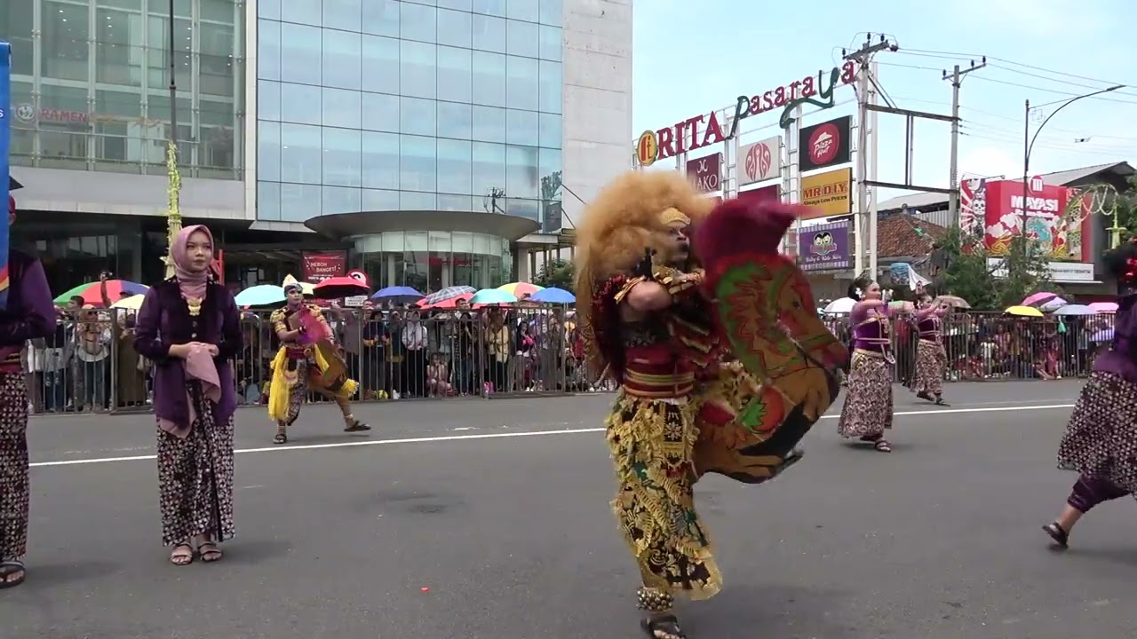 Kirab pusaka Hari jadi Kabupaten Banyumas ke-454 II Barisan DINPORABUDPAR Kab. Banyumas
