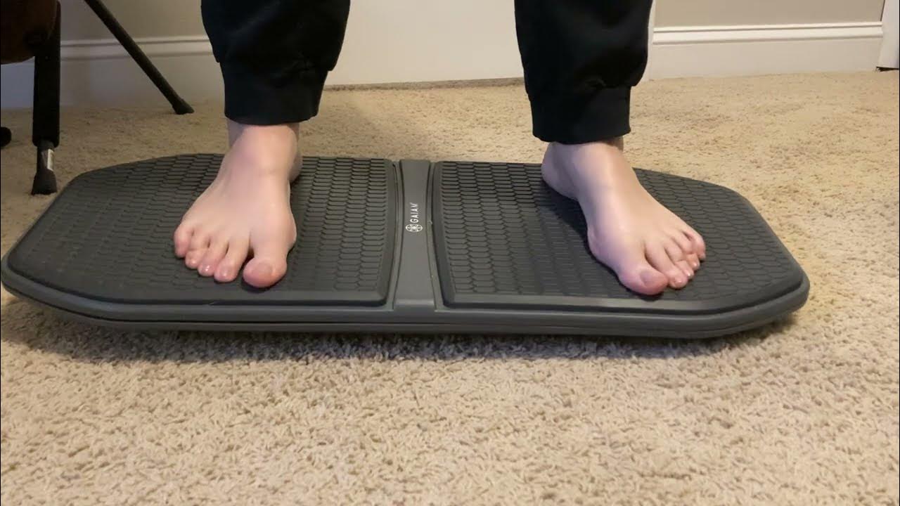 Review of the Gaiam Evolve Balance/Wobble Board for Standing Desk, Home  Office, Physical Therapy 
