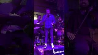 Duvardaki Resim (Cengiz Kurtoglu) Sekan Cevık Ve Rumeli Ekrem Düet.. Resimi