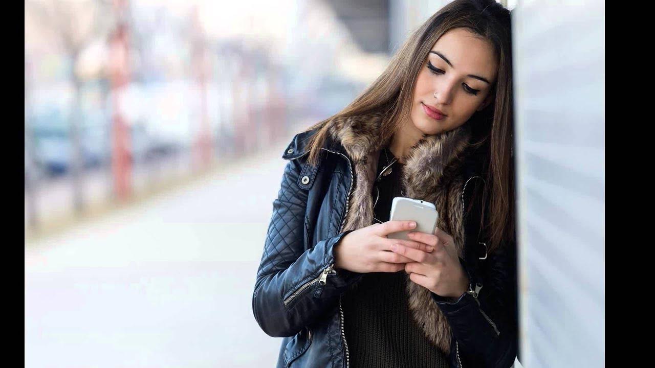 Девушка фото машинами узбеклари. Девушка с телефоном. Красивая женщина с телефоном. Девушки которые приедут сами. Девушки которые приедут сами.