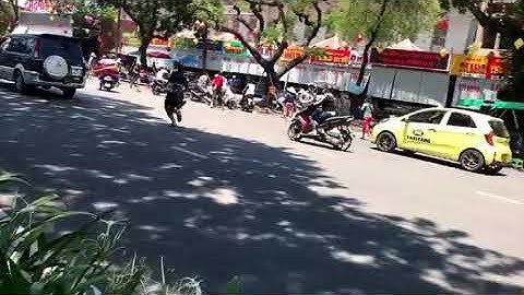 Video: Người đàn ông dùng súng AK tấn công cướp tiệm vàng ở Huế #Cuoptiemvang#Hue#Tinnhanh