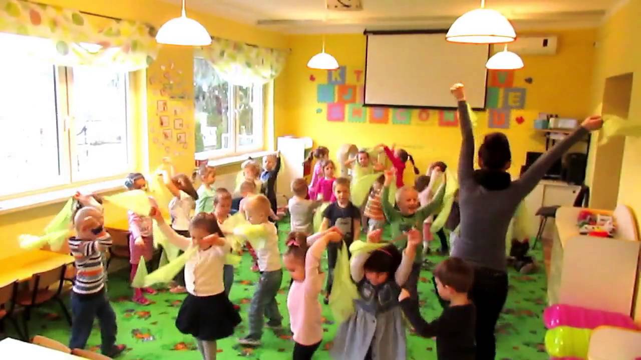 TANIEC Z CHUSTECZKAMI 4-latki