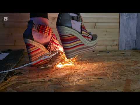 Pebbles crushes light up star #crushexperiment #asmrcrush #crushtest #wedgesandals